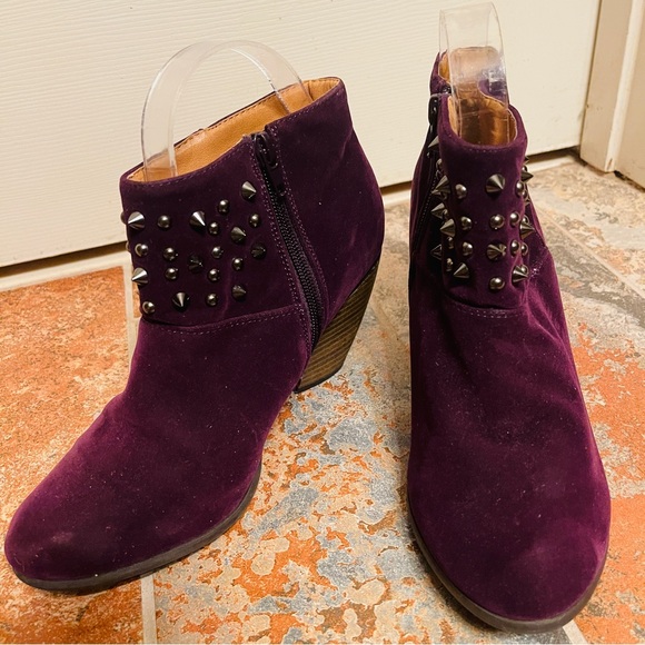 đź’‹Gorgeous Purple/Burgundy Suede Qupid Metal Spike Ankle Booties! - Picture 11 of 14